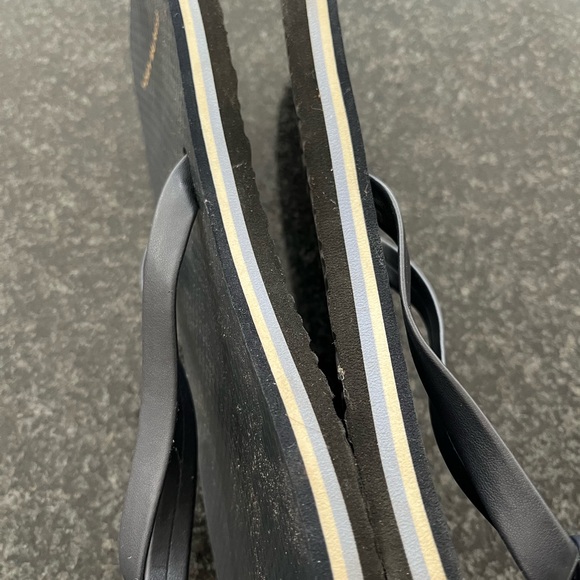 Tory Burch Black Flip Flops Size 7 EUC - Picture 3 of 5